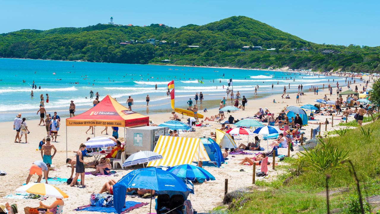 A very busy Main Beach in Byron Bay 